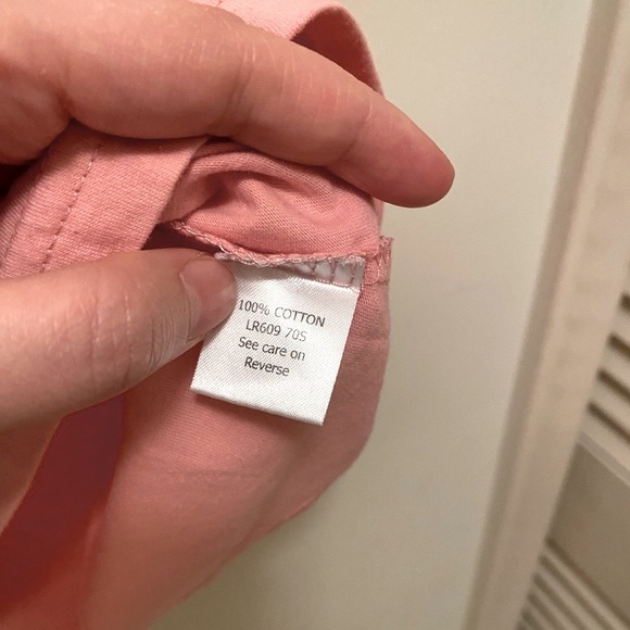 Guess pink T shirt XS/S (Bust 32’ length 21’ shoulder 14’) - Picture 5 of 6